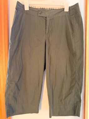 Nina Capri Green Capris Size 8
